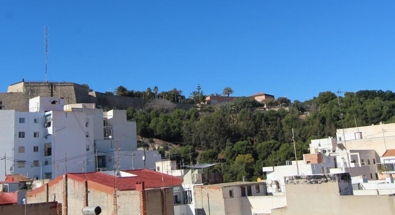 Atico Loft De Lujo Con Terraza Espectacular Y Vista A Los 2 Castillos Leilighet Alicante Eksteriør bilde